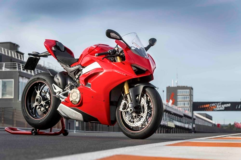 Illustration for article titled Goodness, the new Panigale V4...